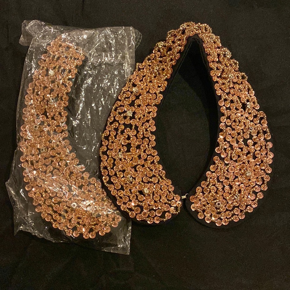 Blouse bedazzled collars